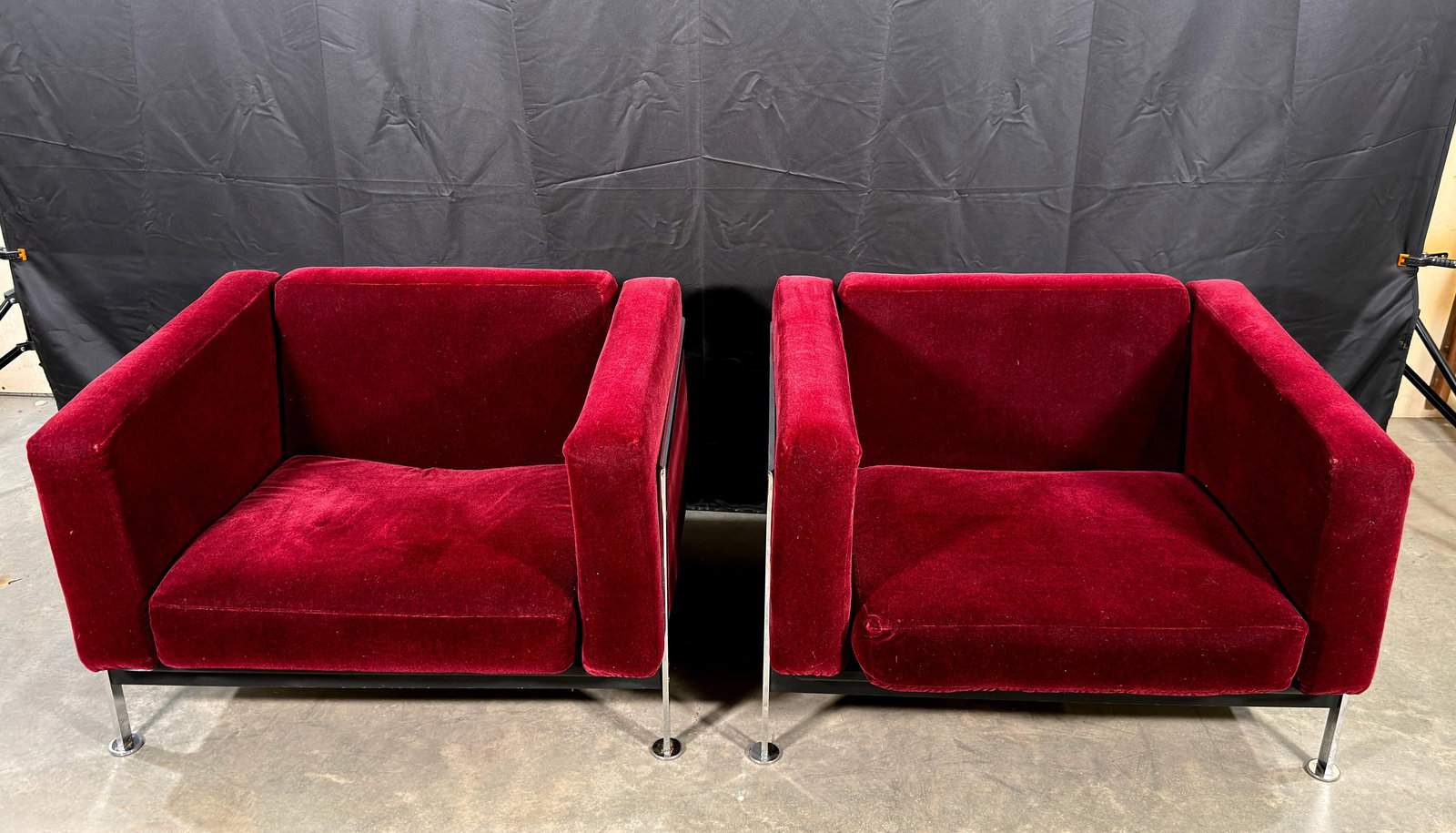 Stendig Mid-Century Modern Cube Lounge Chairs in Burgundy Mohair Velvet and Chrome, Robert Hausmann - 4