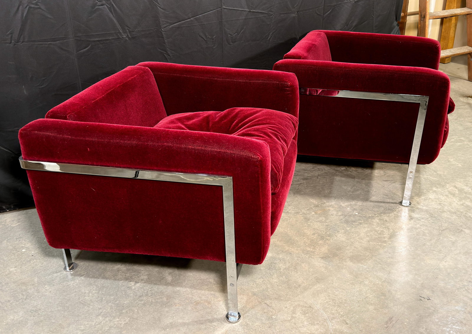 Stendig Mid-Century Modern Cube Lounge Chairs in Burgundy Mohair Velvet and Chrome, Robert Hausmann - 9