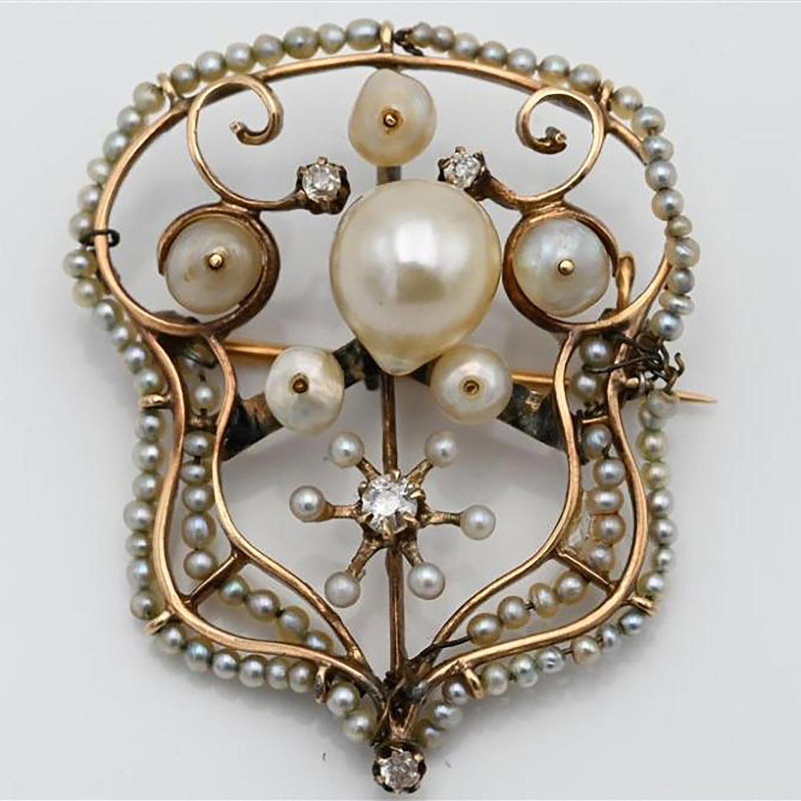 Antique 19th Century Victorian Yellow Gold Brooch Pendant Pearls and Diamonds - 5