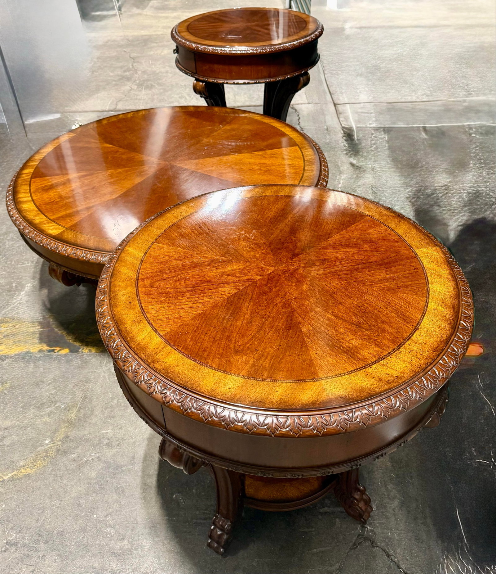 Mid 20th Century A.r.t. Furniture Co. Round Coffee Table With Two End Tables - 6
