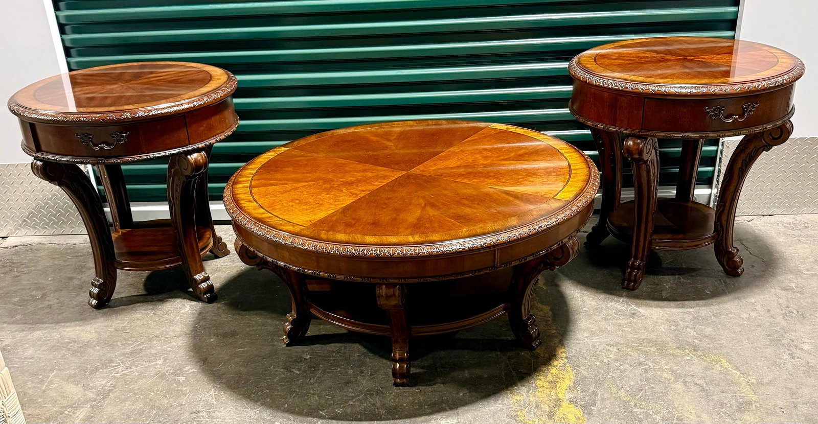 Mid 20th Century A.r.t. Furniture Co. Round Coffee Table With Two End Tables - 7