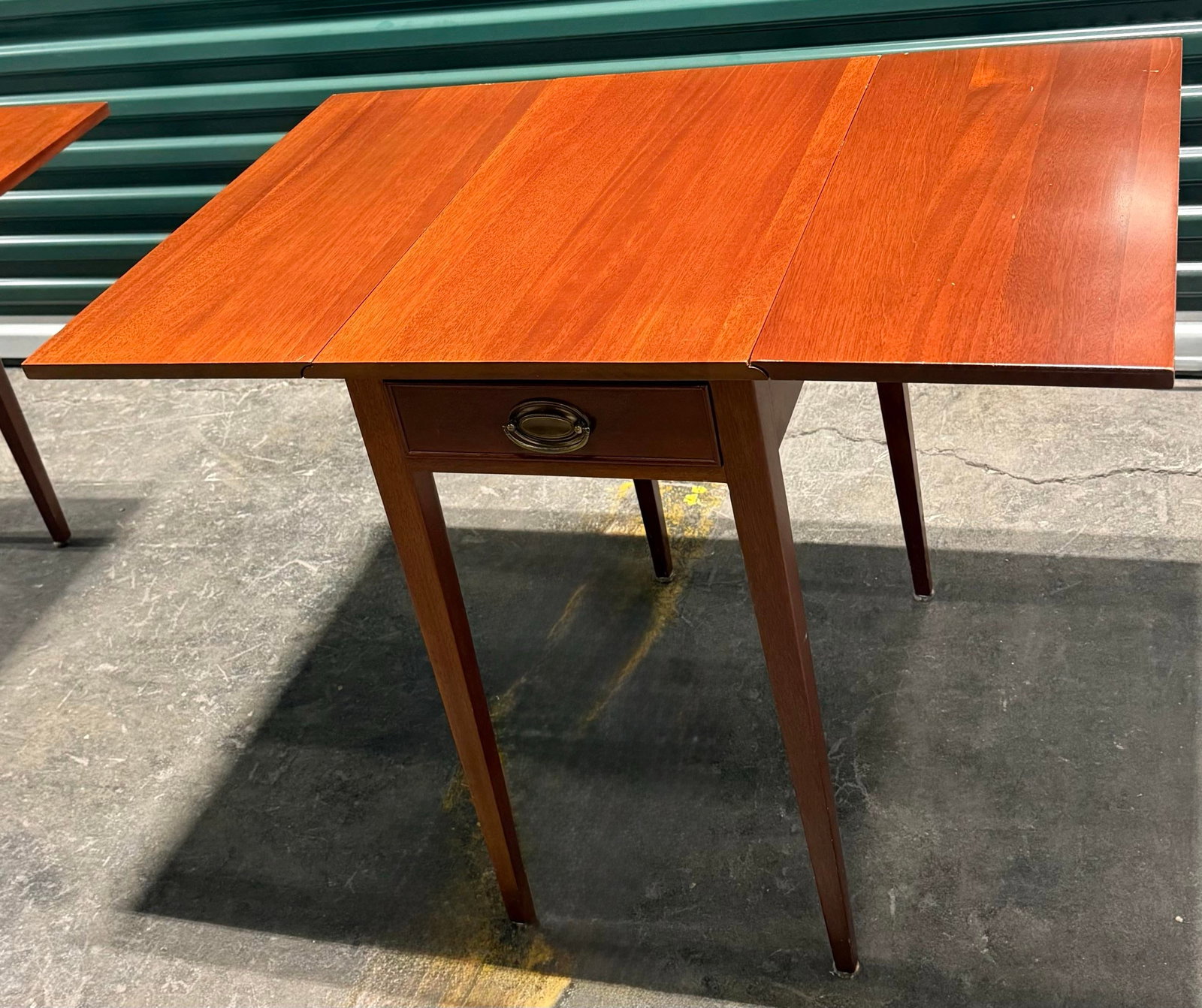 Early 20th Century Pair of Pembroke Drop-Leaf Tables - 11