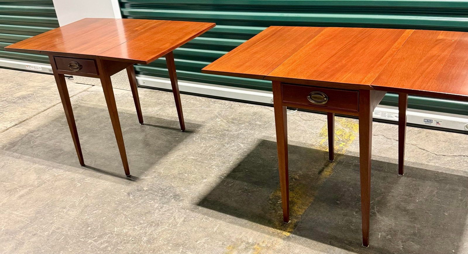 Early 20th Century Pair of Pembroke Drop-Leaf Tables - 12