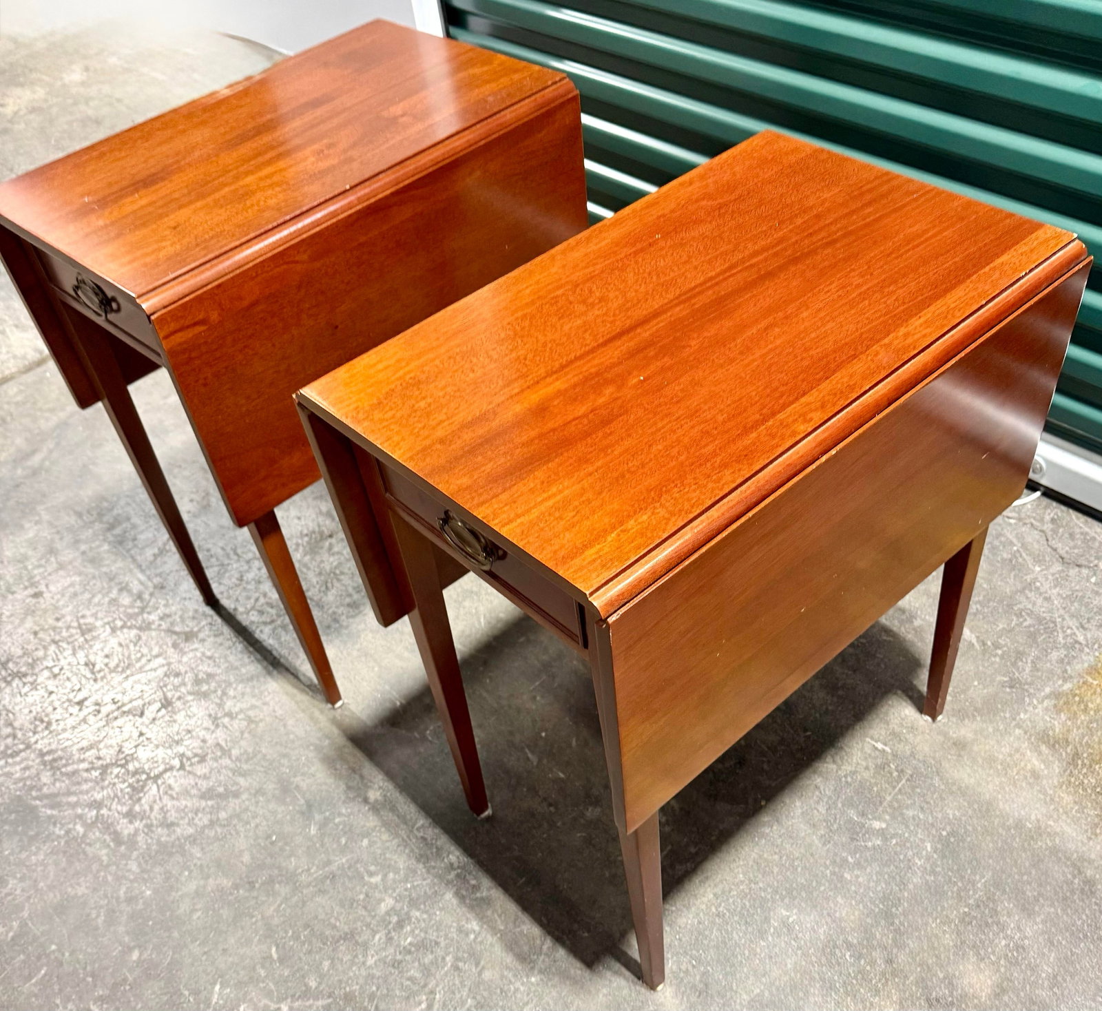 Early 20th Century Pair of Pembroke Drop-Leaf Tables - 2