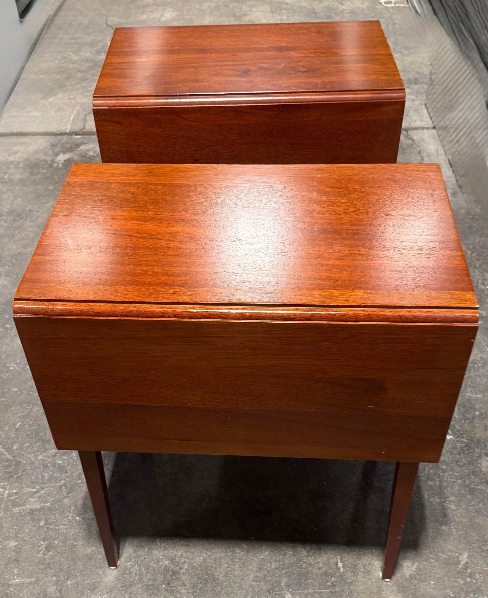 Early 20th Century Pair of Pembroke Drop-Leaf Tables - 3