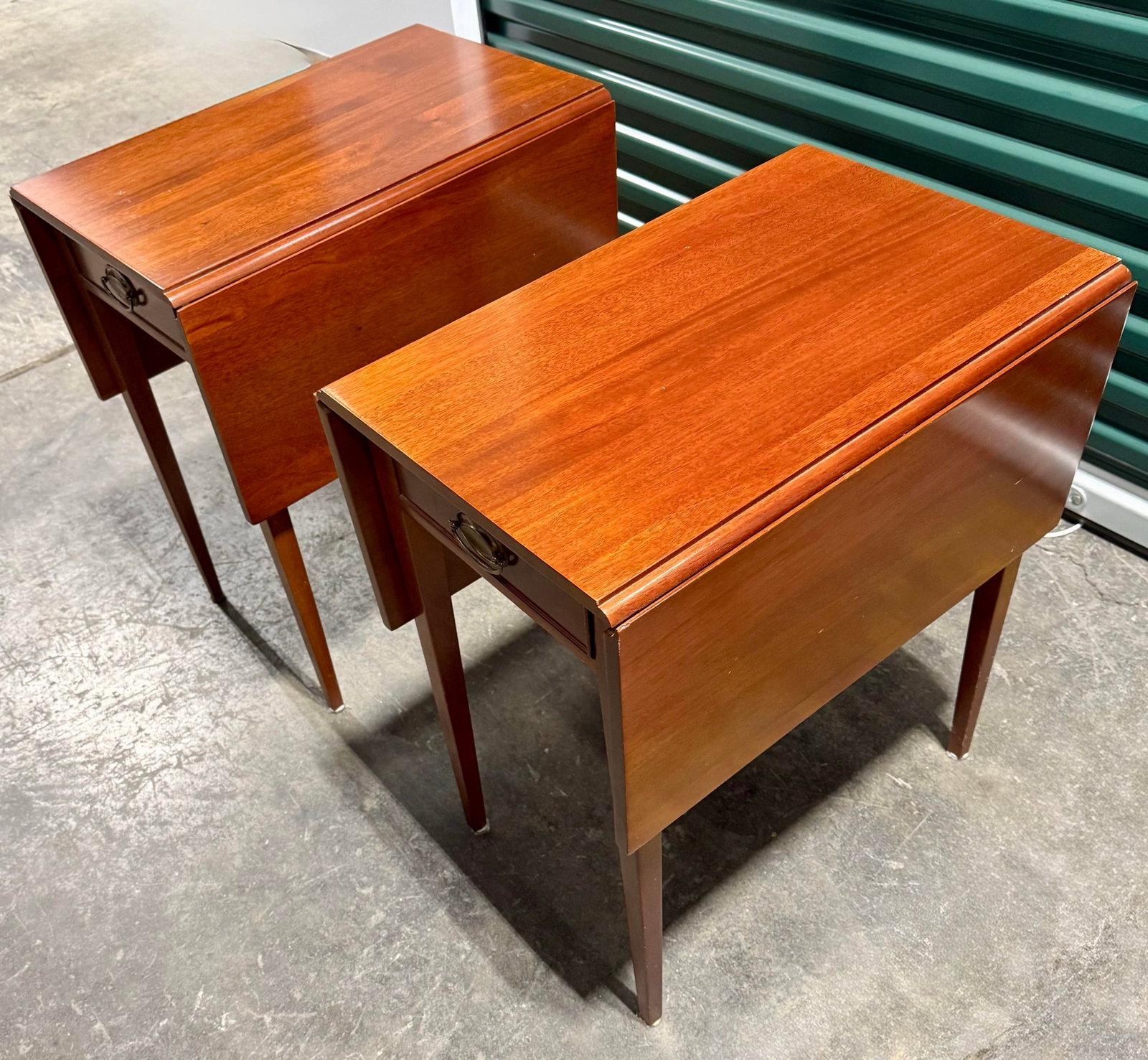 Early 20th Century Pair of Pembroke Drop-Leaf Tables - 5