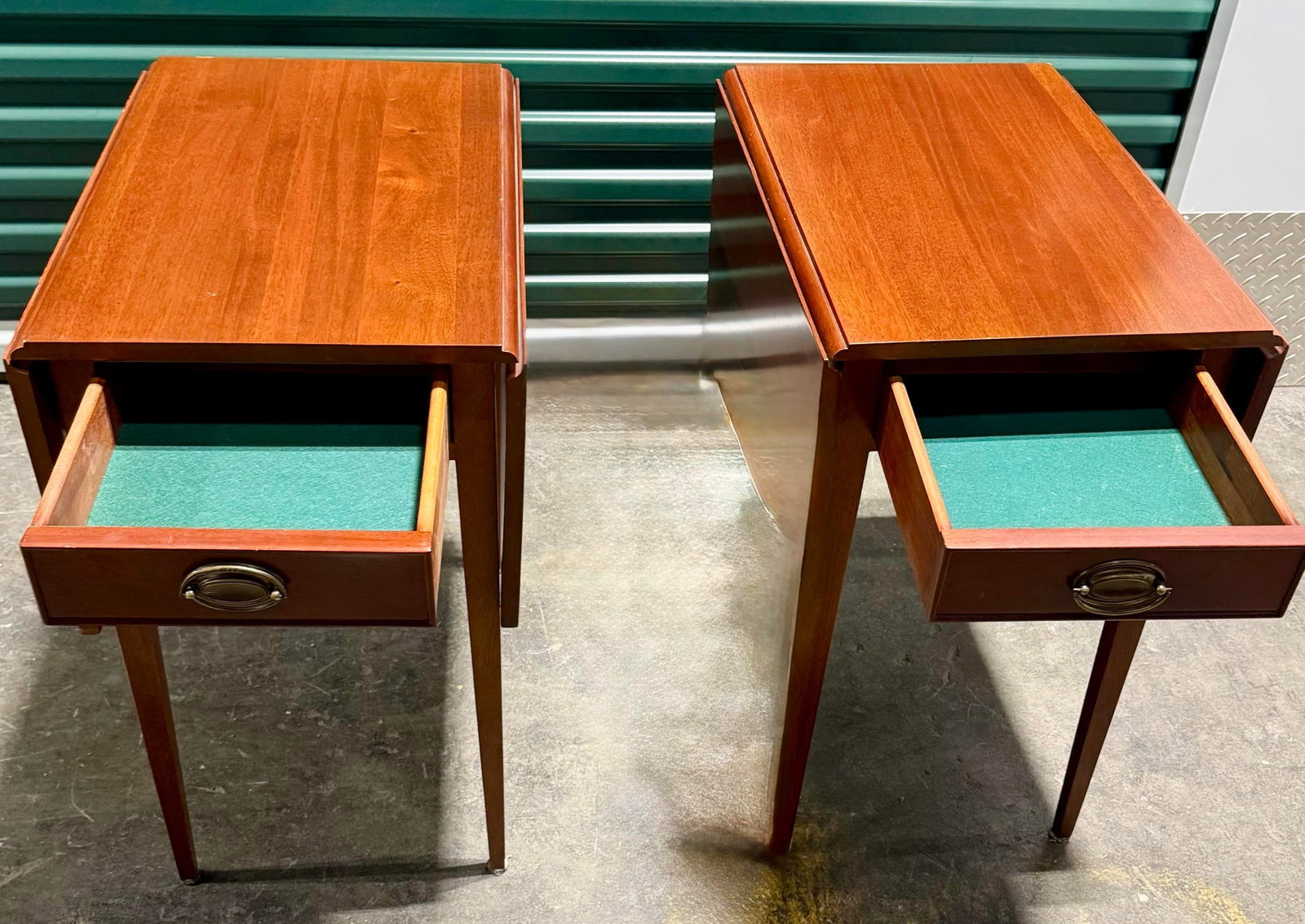 Early 20th Century Pair of Pembroke Drop-Leaf Tables - 6
