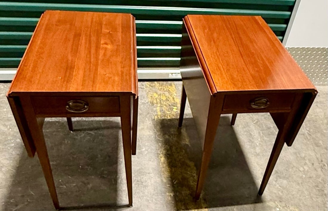Early 20th Century Pair of Pembroke Drop-Leaf Tables - 7