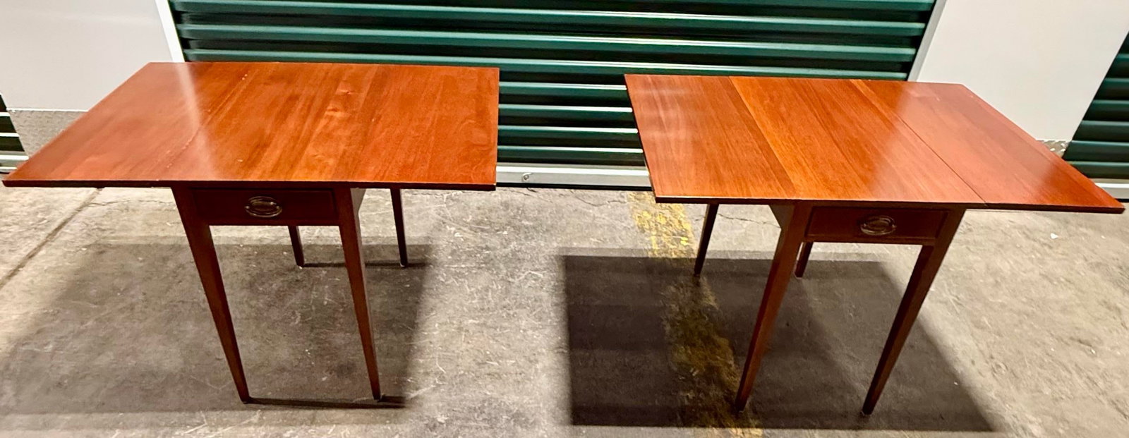 Early 20th Century Pair of Pembroke Drop-Leaf Tables - 8