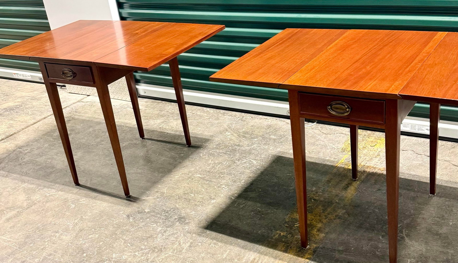 Early 20th Century Pair of Pembroke Drop-Leaf Tables - 9