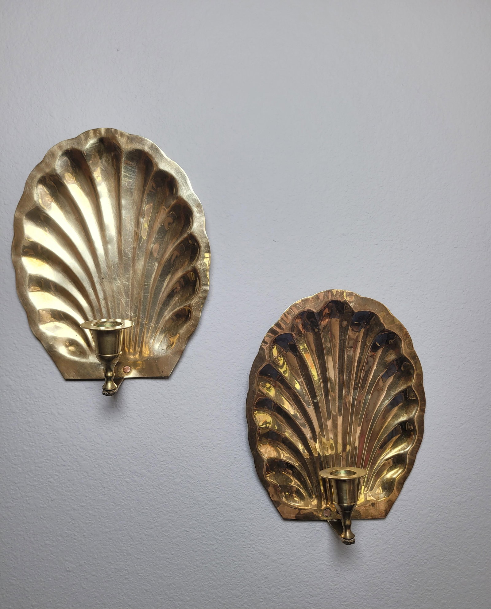 Mid 20th Century Hollywood Regency Scalloped Brass Shell Wall Sconce - Pair - 2