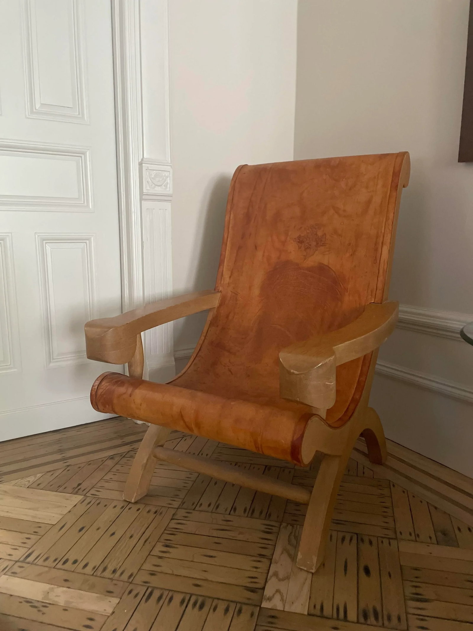 1940s Clara Porset Butaque Leather and Wood Chair - 2