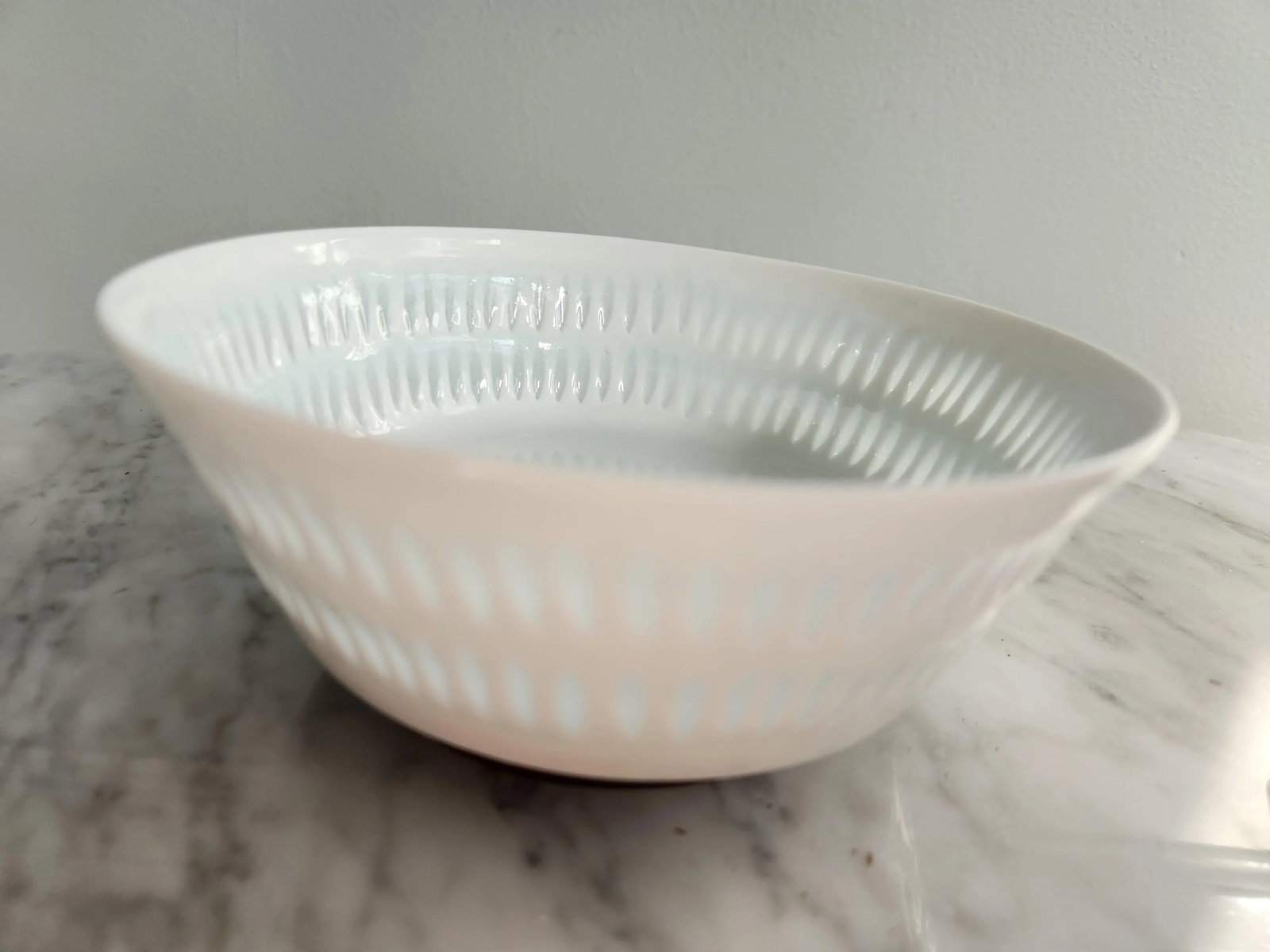 Large 1950s Porcelain Friedl Holzer-Kjellberg Rice Bowl for Arabia - 3