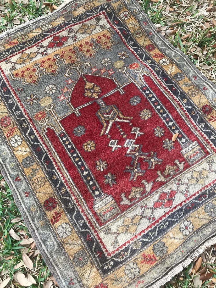 1970s Vintage Turkish Hand-Knotted Meditation Prayer Rug - 2"²8"³ × 3"²6"³ - 6