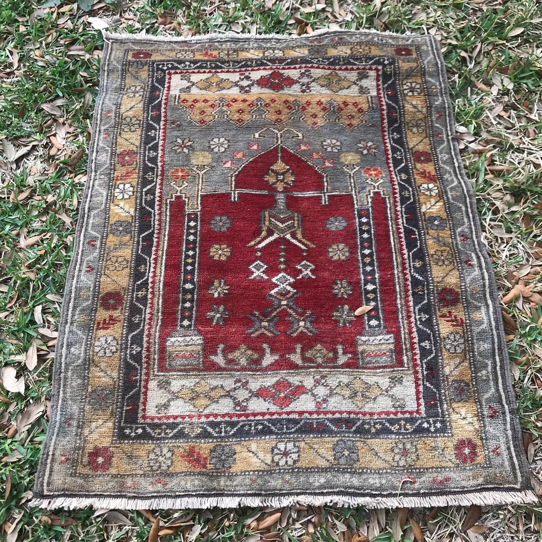 1970s Vintage Turkish Hand-Knotted Meditation Prayer Rug - 2"²8"³ × 3"²6"³ - 7