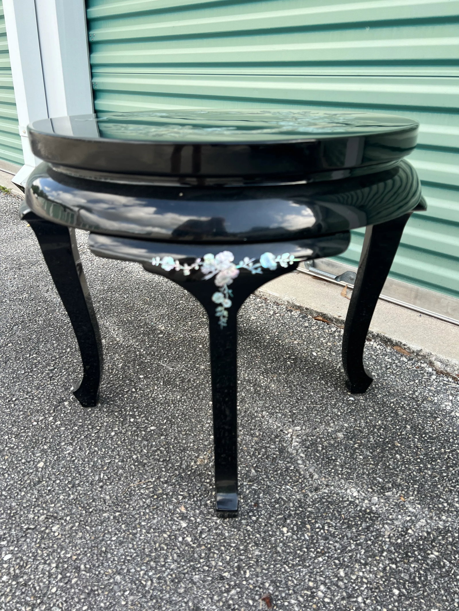Late 20th Century Vintage Black Asian High Gloss Lacquer Side Table With Floral Gemstones - 3