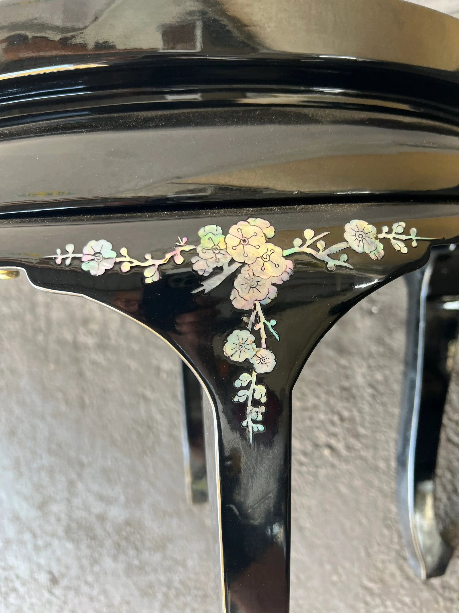 Late 20th Century Vintage Black Asian High Gloss Lacquer Side Table With Floral Gemstones - 4