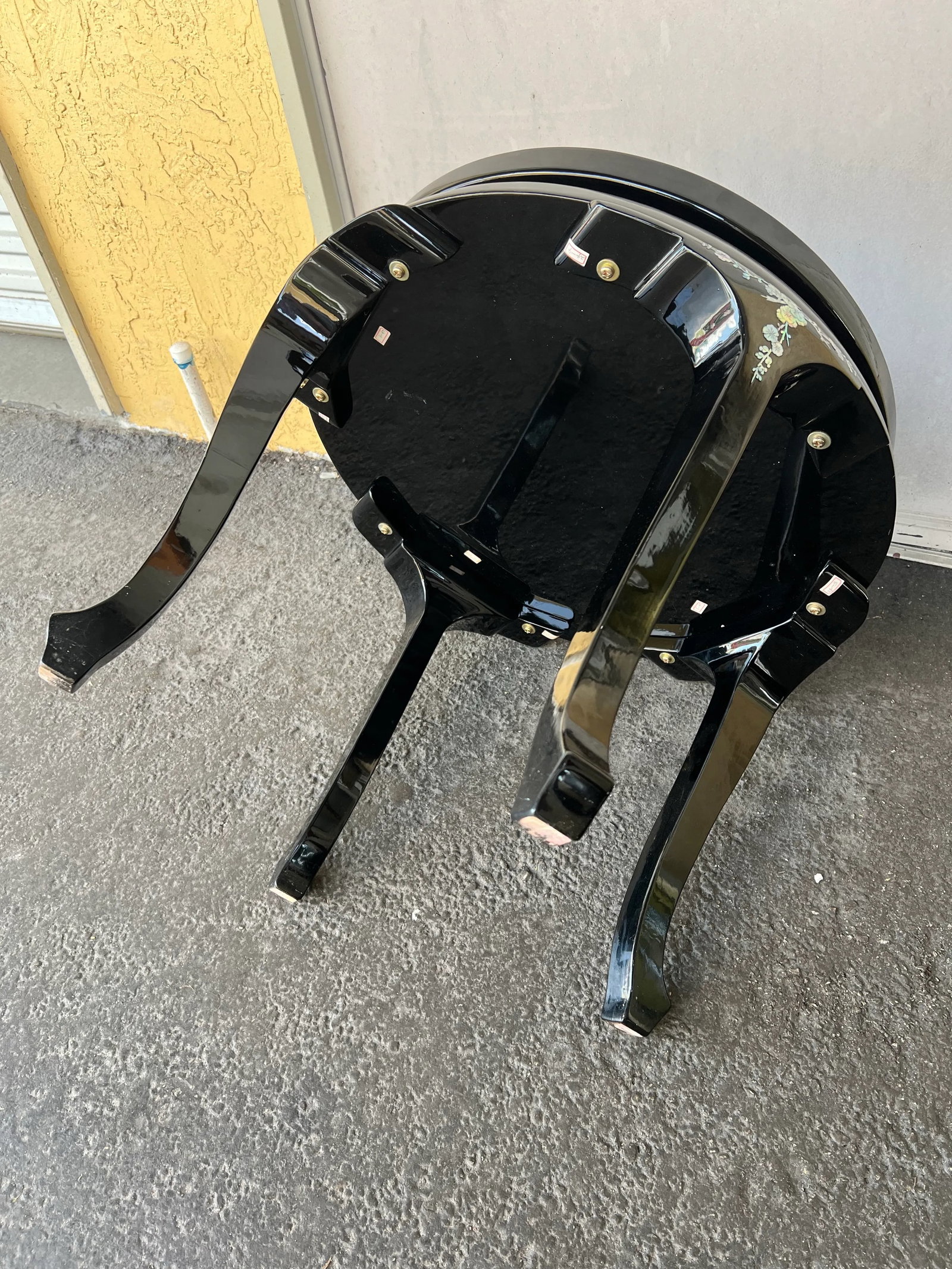 Late 20th Century Vintage Black Asian High Gloss Lacquer Side Table With Floral Gemstones - 5