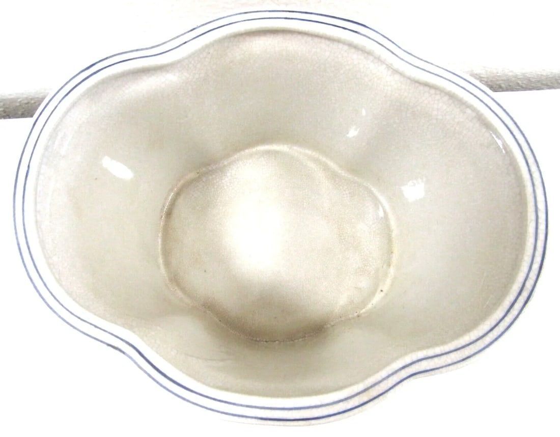 1990s Port 68 Porcelain Chrysanthemum Quatrefoil Planter With Wood Base - 11