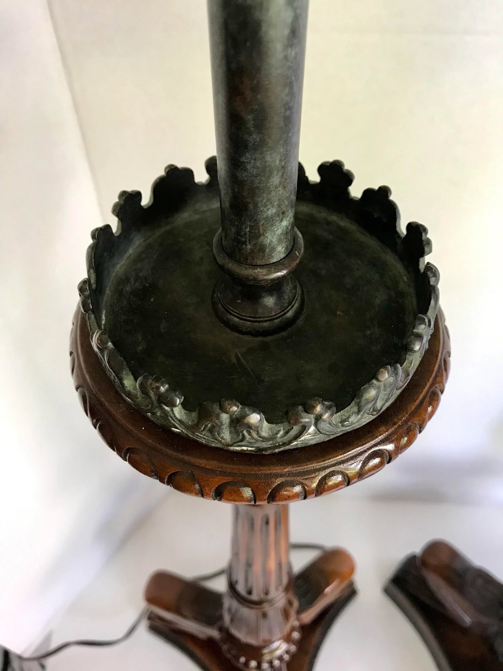 Carved Animalia Claw Lamps With Bronze Details - a Pair - 9