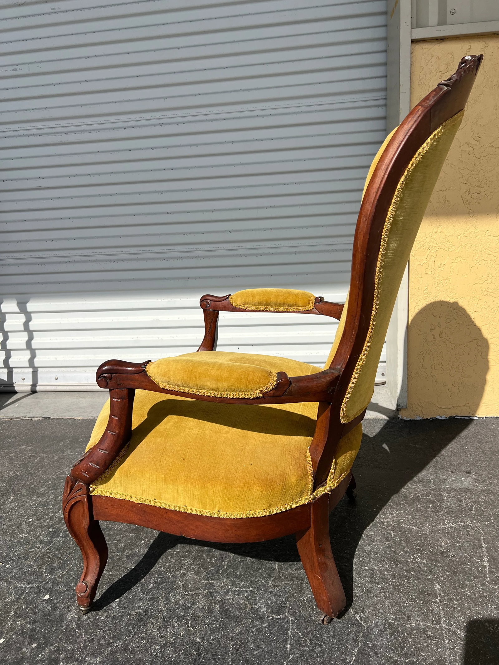 1940s Vintage Victorian Hand Carved Gold Velvet Chair - 8