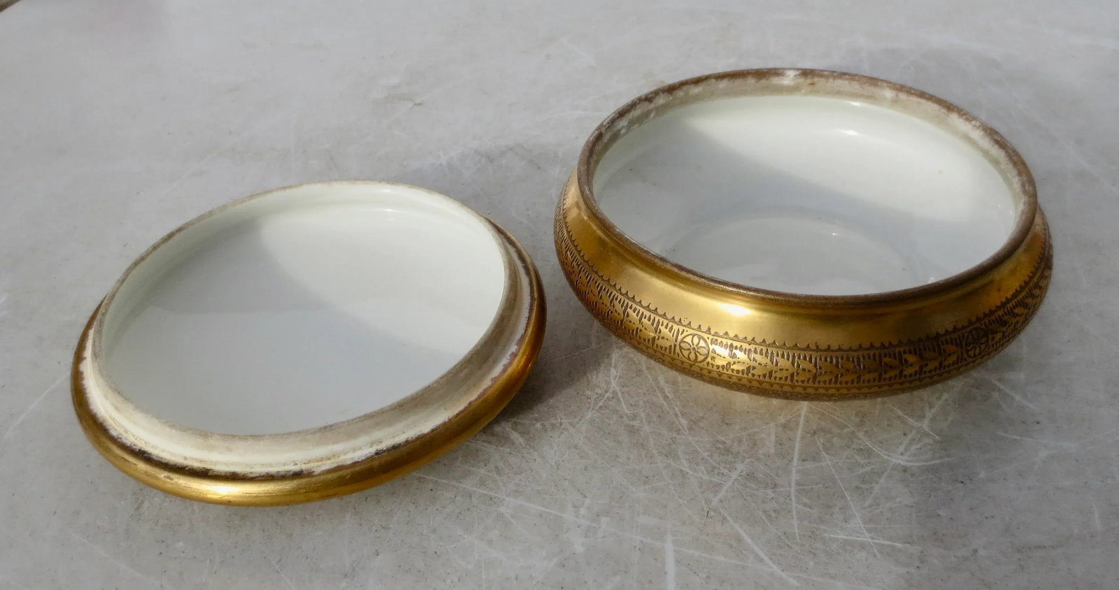 Limoge Porcelain Gilt Vanity Box - 5