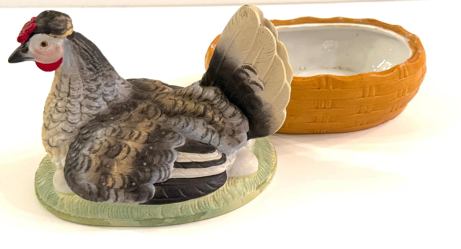 Antique Staffordshire Painted Hen on Nest covered Box or Tureen, Circa 1880 - 10