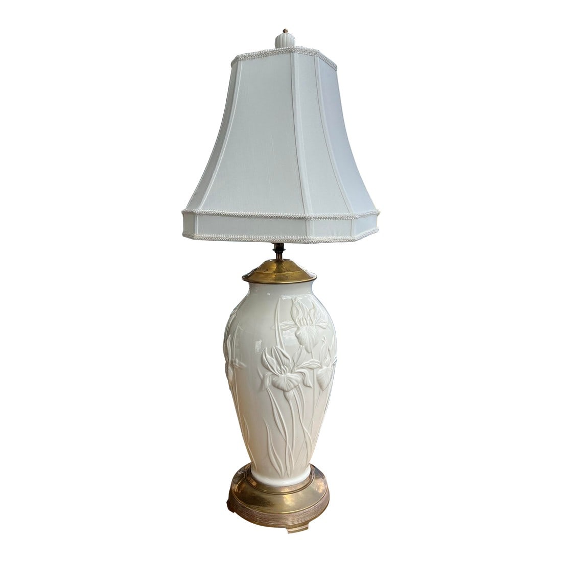 Vintage Lennox Creamwear Table Lamp With Shade: Lovely Creamware Iris-design Lenox lamp from the Masterpiece collection. Excellent condition This would enhance any room. Measures 21.5" to top of socket. About 8" wide and the base is 5" in