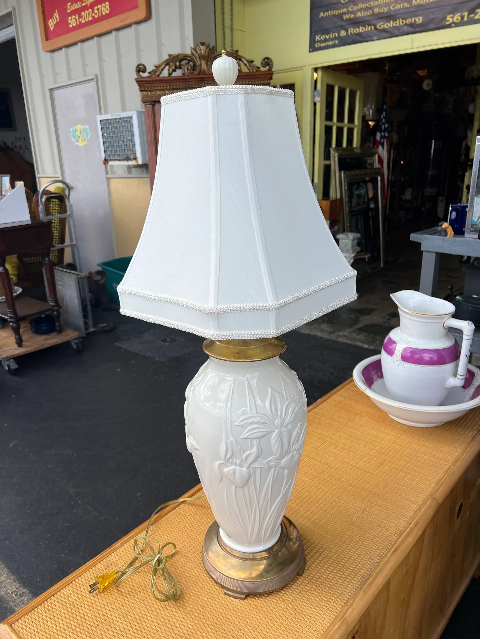 Vintage Lennox Creamwear Table Lamp With Shade - 5