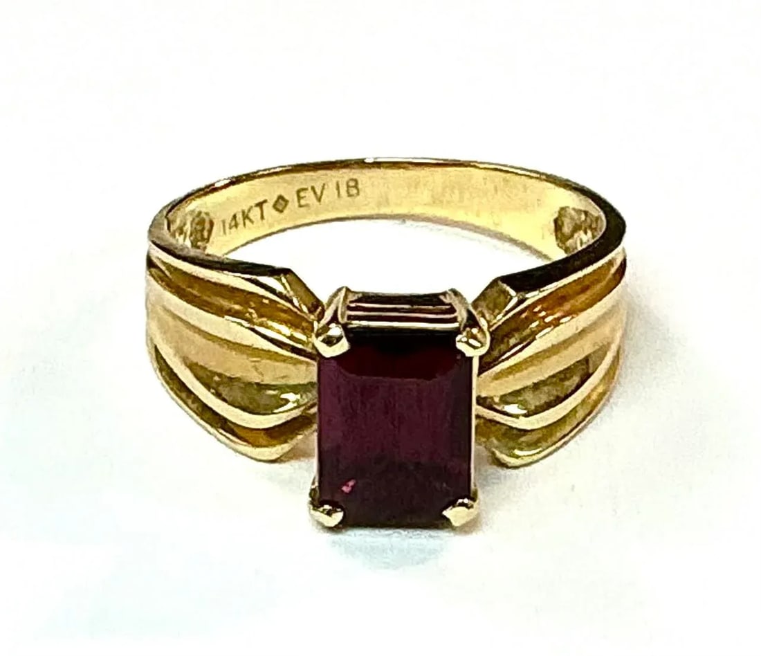1.5 Ct Garnet 14k Yellow Gold Ring - 2