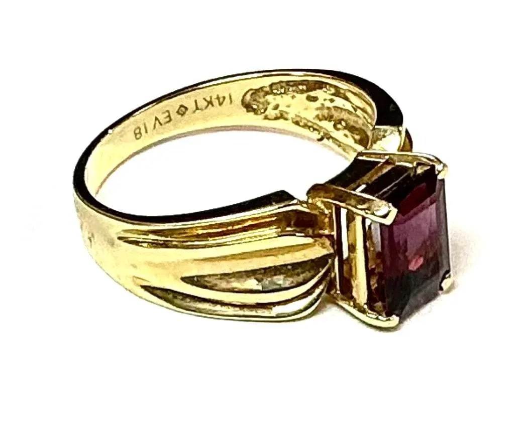 1.5 Ct Garnet 14k Yellow Gold Ring - 3