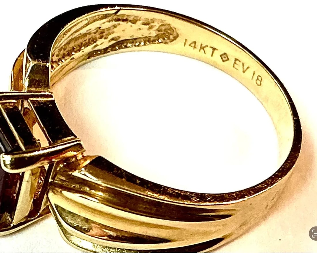 1.5 Ct Garnet 14k Yellow Gold Ring - 6