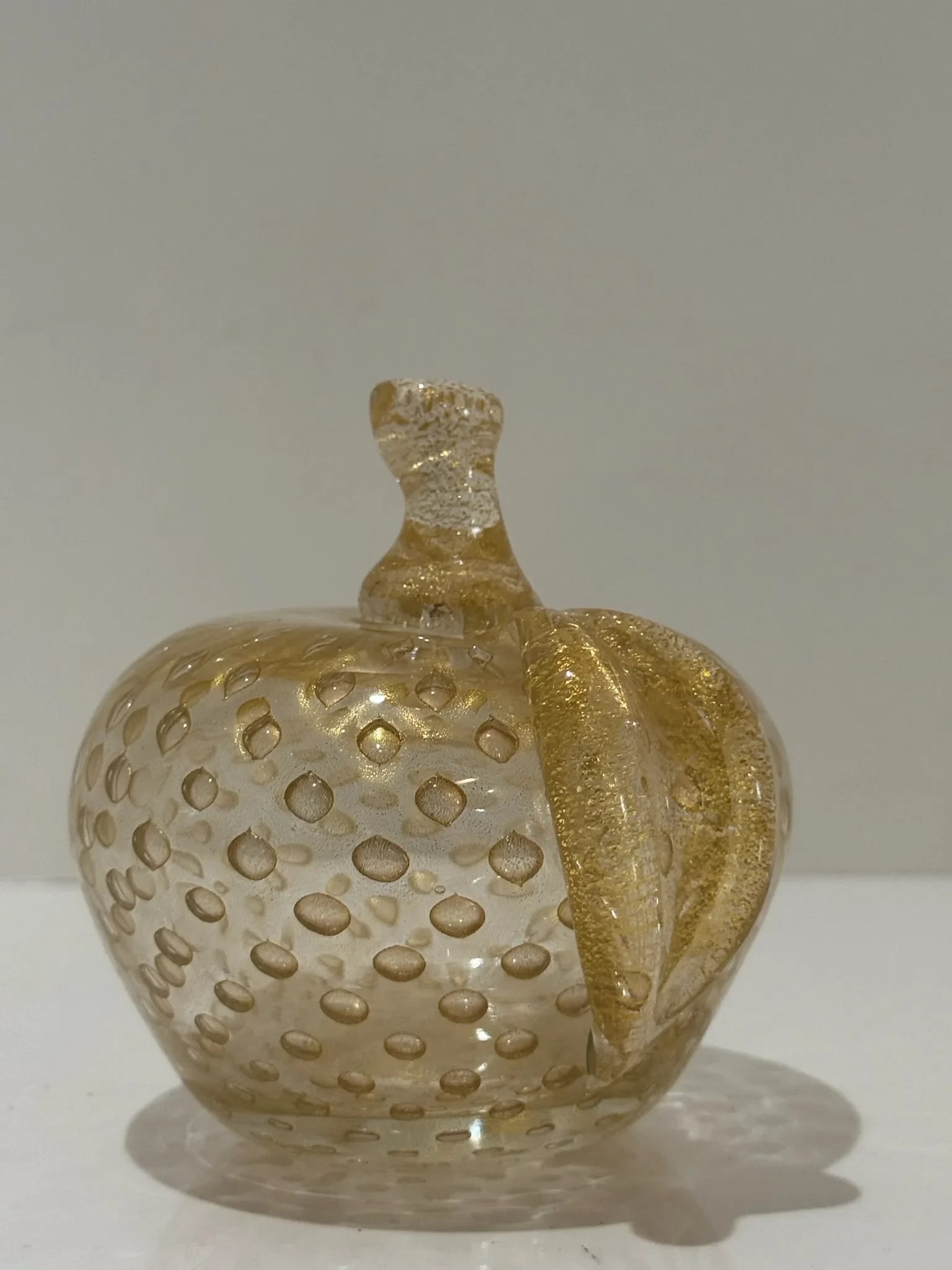 Mid 20th Century Large Archimede Seguso Murano Gold Aventurine Glass Apple Sculpture/Paperweight - 2