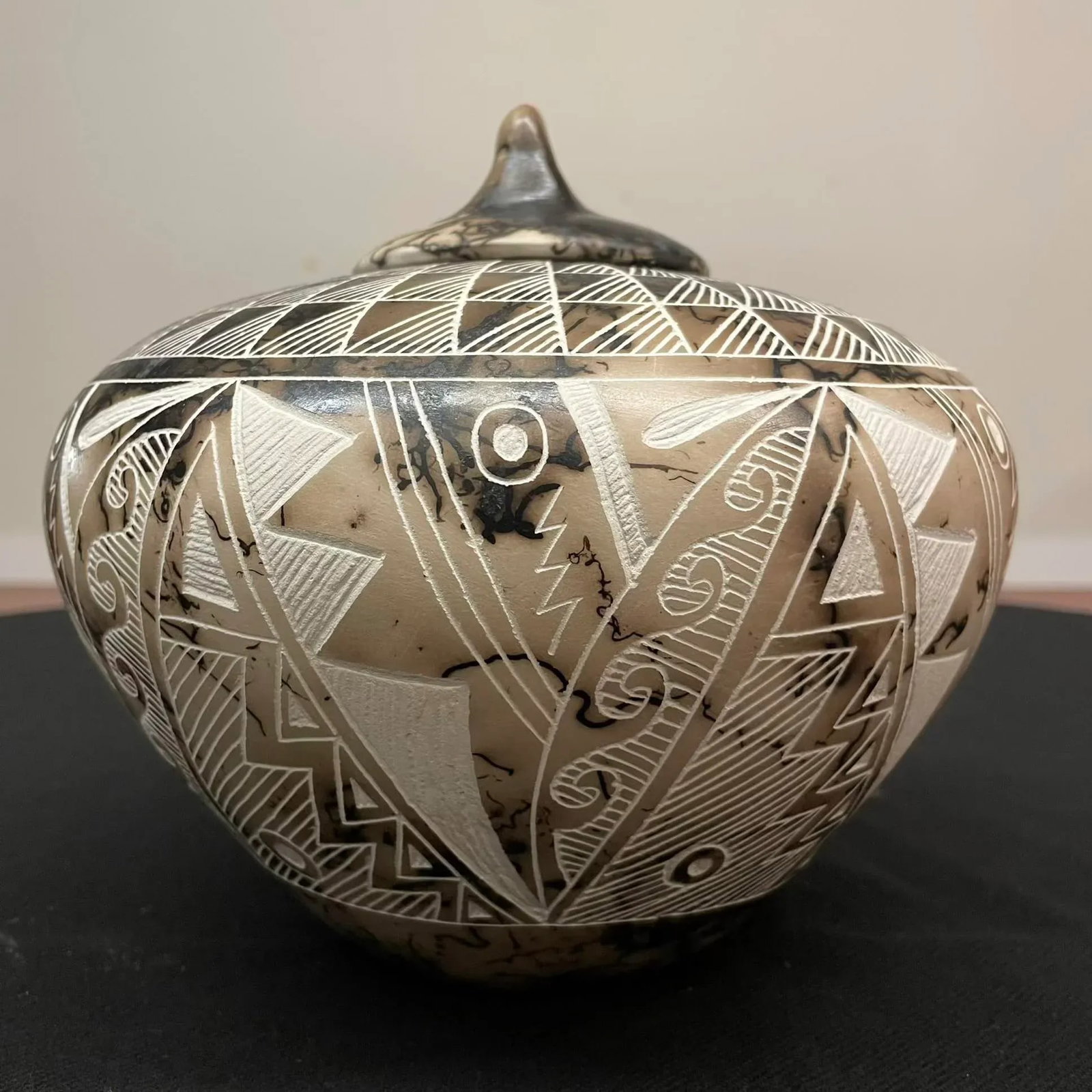 Native American Geometric Sgraffito Horsehair Pottery Lidded Jar - Acoma Pueblo - 3