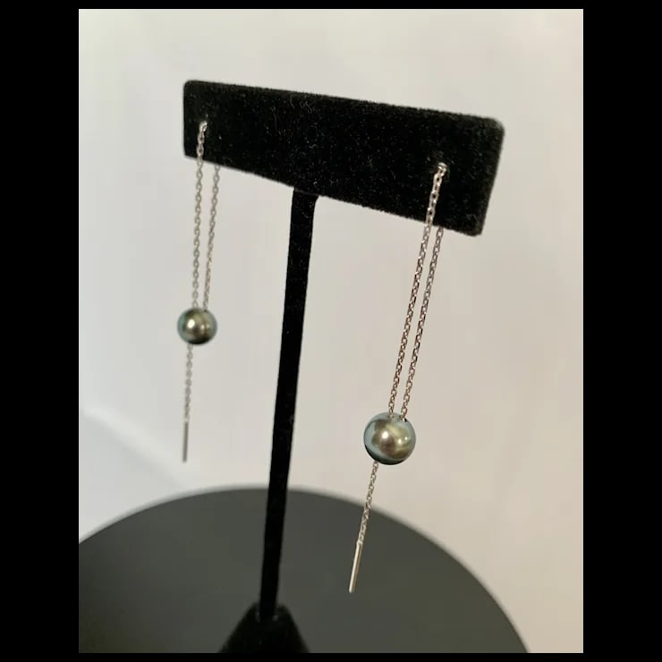 Late 20th Century Tahitian Black Pearl and 14k White Gold Earrings, A Pair - 2