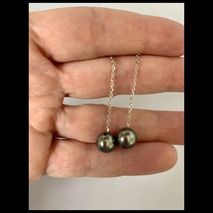 Late 20th Century Tahitian Black Pearl and 14k White Gold Earrings, A Pair - 3