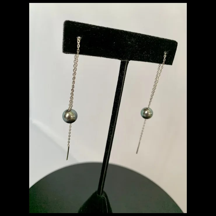 Late 20th Century Tahitian Black Pearl and 14k White Gold Earrings, A Pair - 4