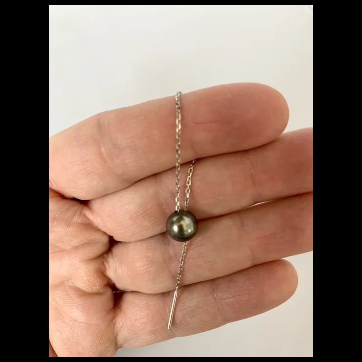 Late 20th Century Tahitian Black Pearl and 14k White Gold Earrings, A Pair - 5