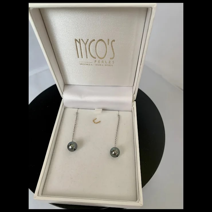 Late 20th Century Tahitian Black Pearl and 14k White Gold Earrings, A Pair - 8