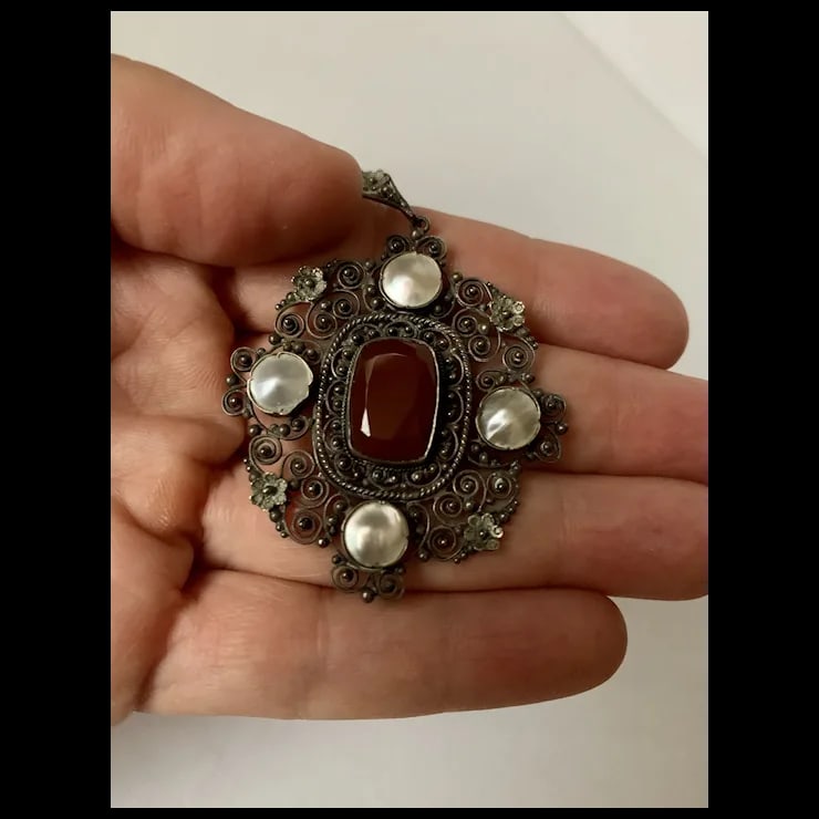 Late 19th Century Victorian Carnelian Sterling Mabe Pearl Necklace - 10