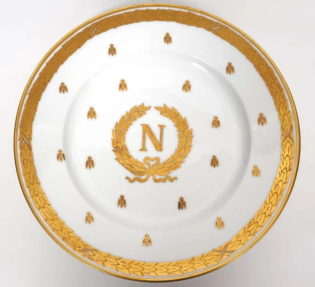 Early 20th Century Limoges Raised Gilt Enameled Napoleonic Plates, Circa 1900 - Set of 12 - 7