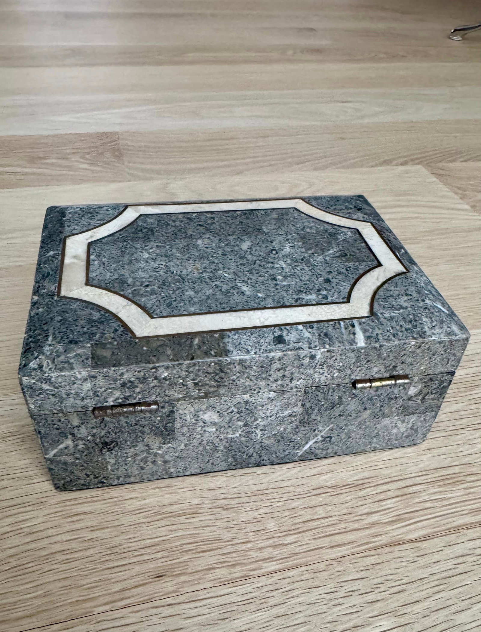 Vintage Maitland-Smith Marble & Brass Inlaid Trinket Box With Wood Interior, Rare Style - 4