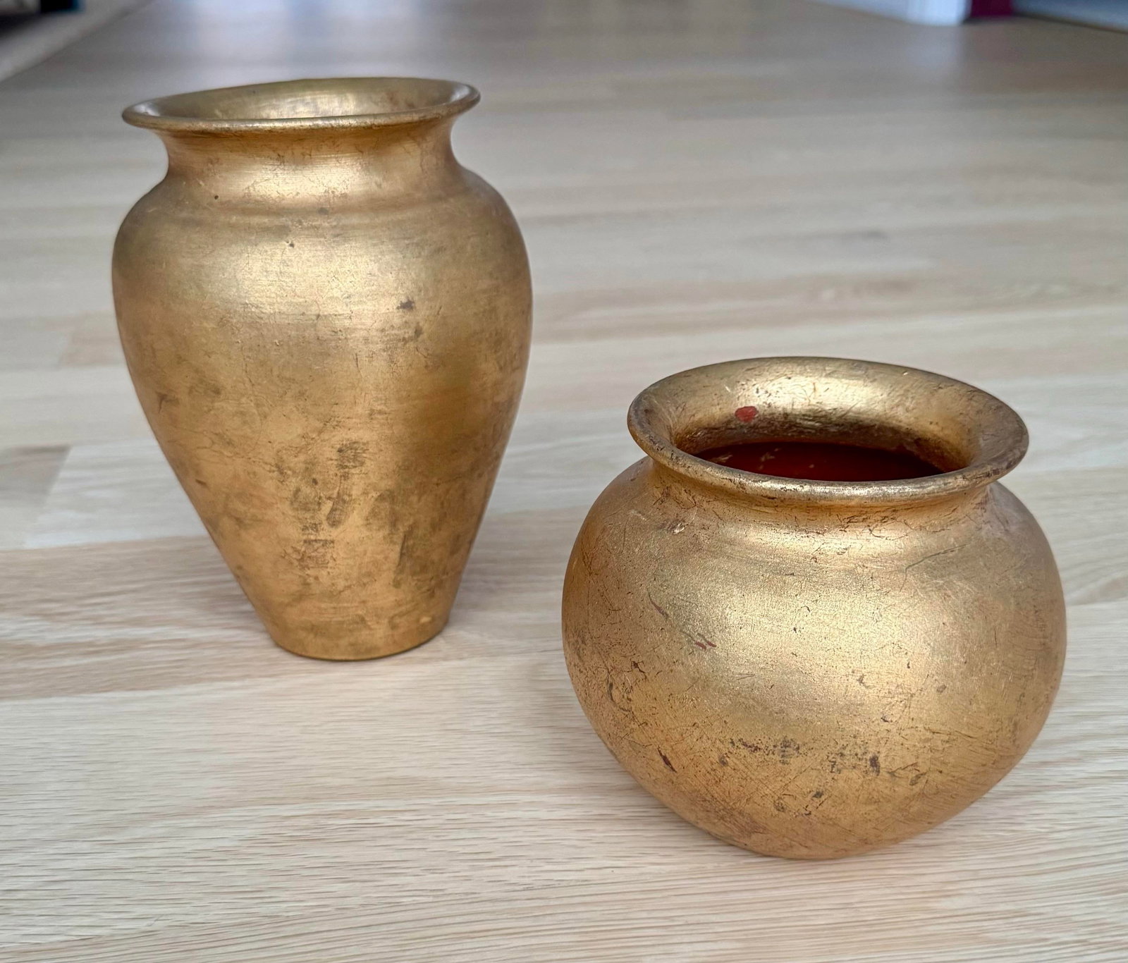Set of 2, Vintage Neoclassical Gold Leaf Terracotta Vases – Made in Italy - 2