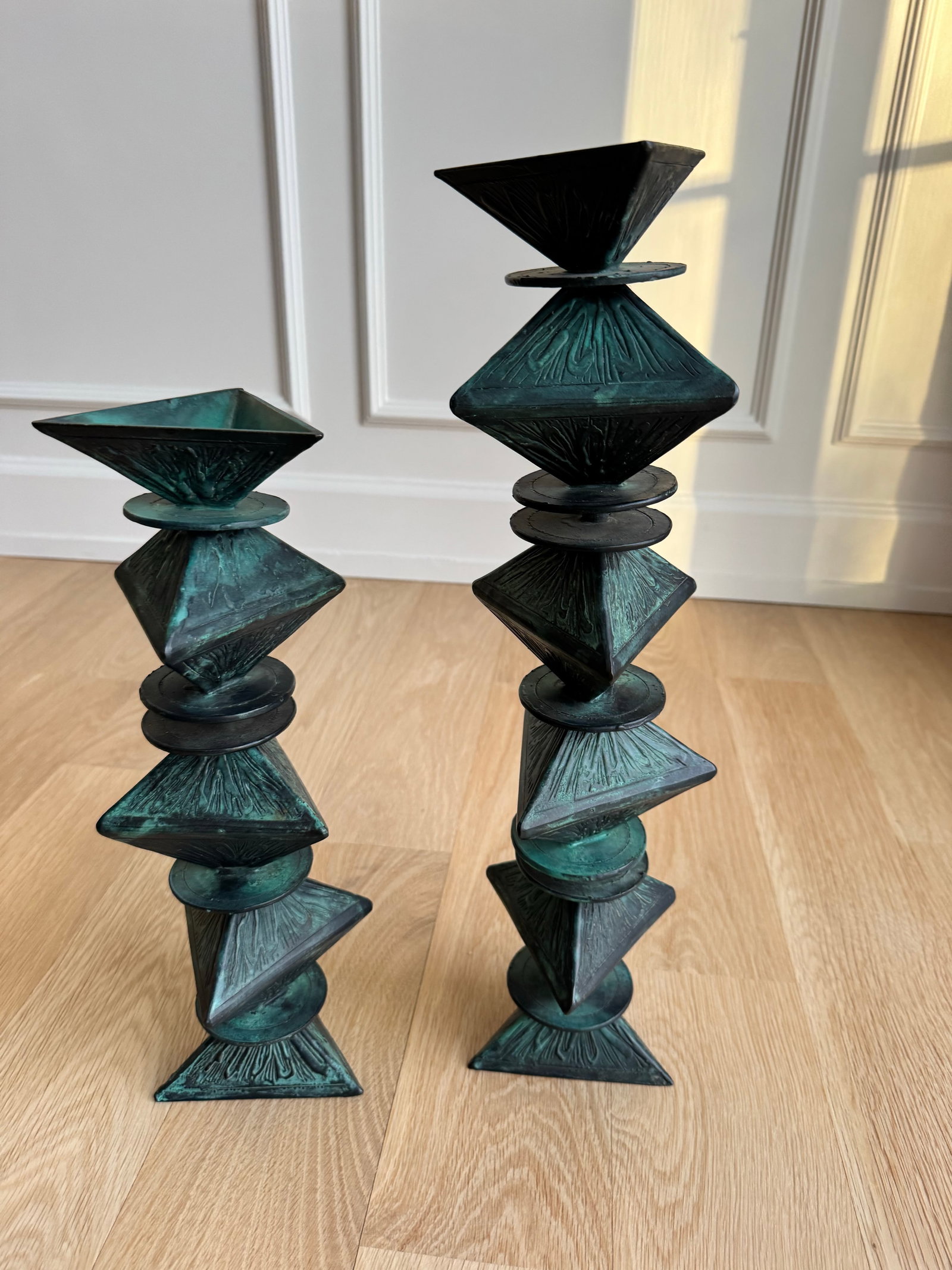 Monumental Signed Modernist/Brutalist Sculptural Candlesticks in Verdigris Patinated Bronze, 1970s, - 2
