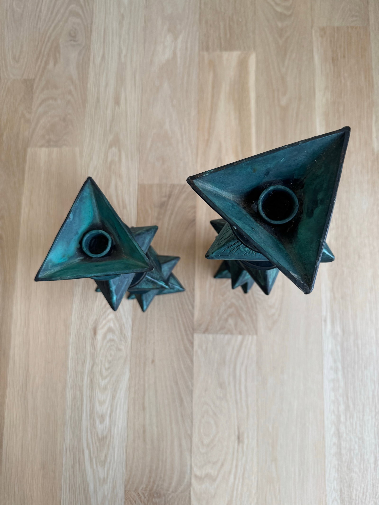 Monumental Signed Modernist/Brutalist Sculptural Candlesticks in Verdigris Patinated Bronze, 1970s, - 5