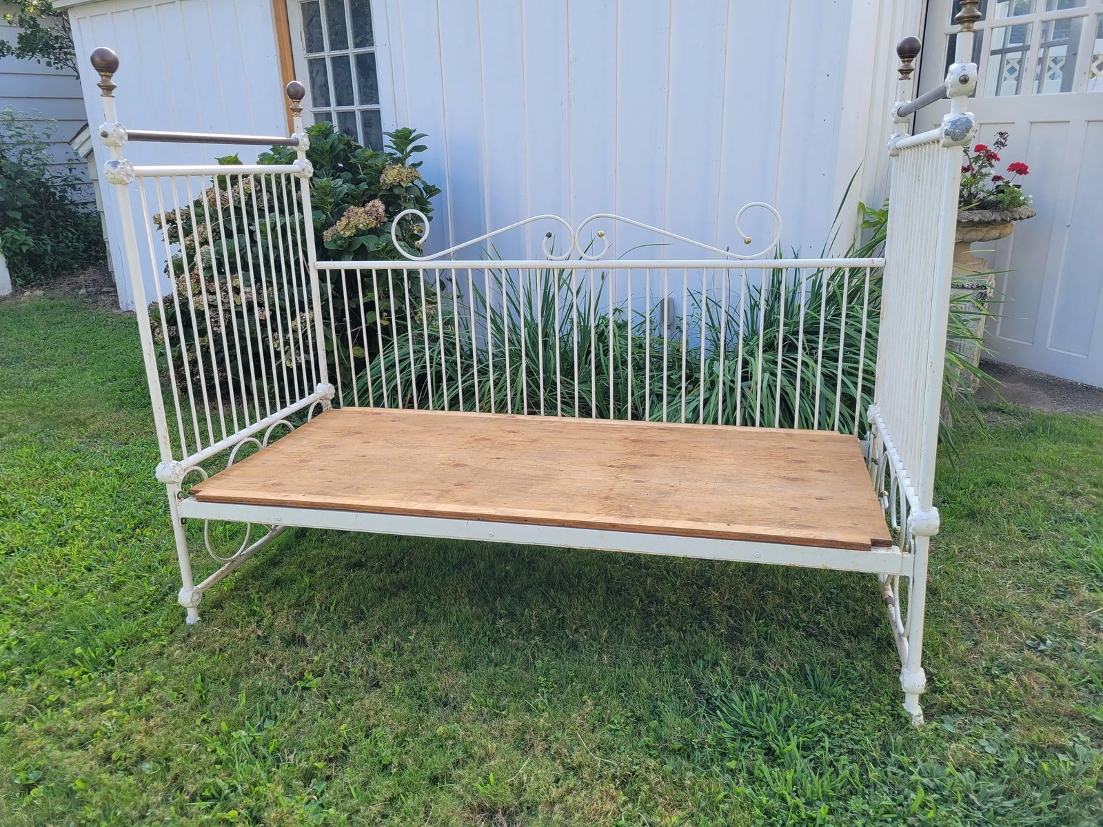 Early 20th Century Vintage Iron Daybed - 8