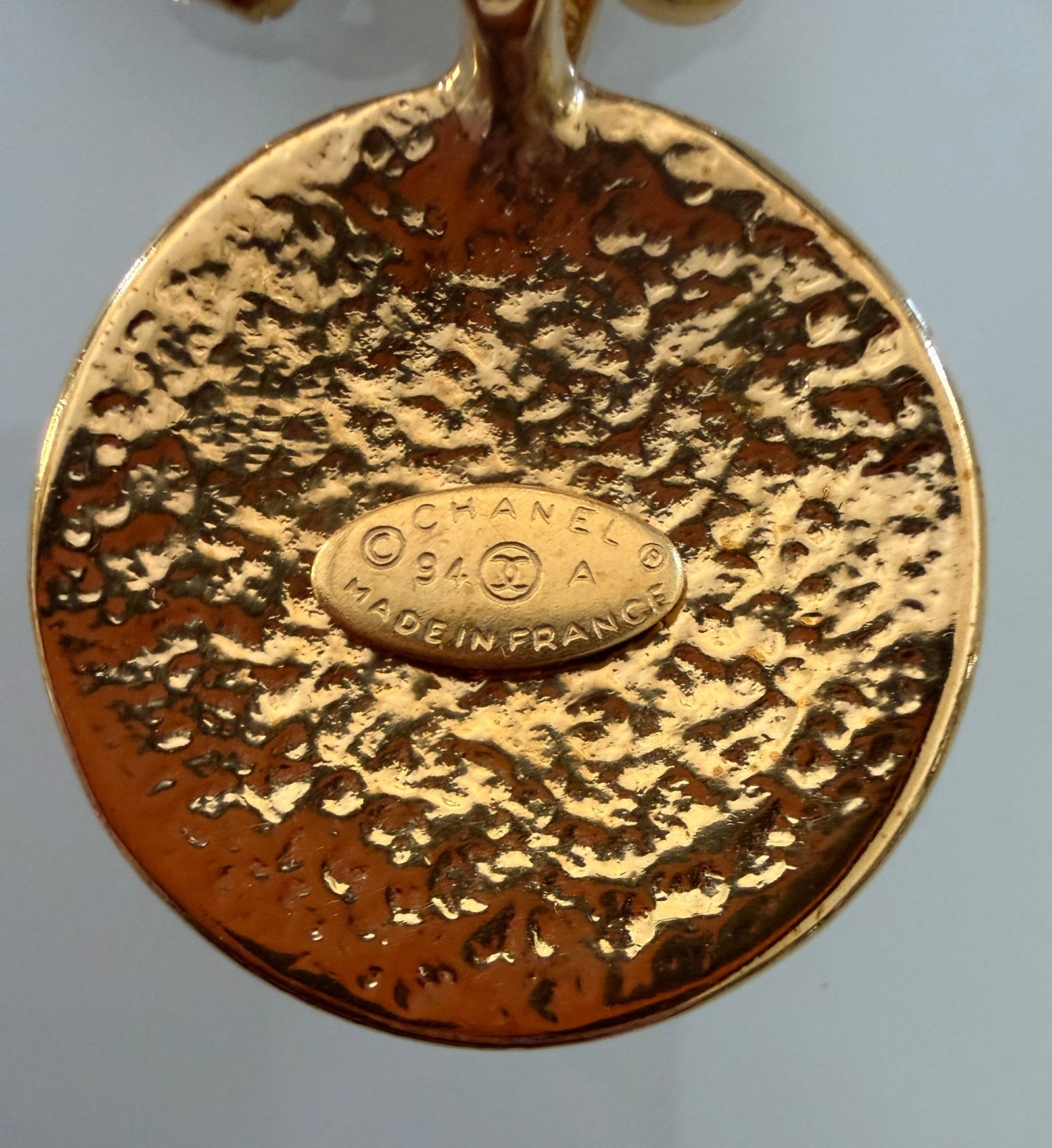 Chanel 1994 Spring Collection CC Logo Medallion Necklace in Gold Plate - 10