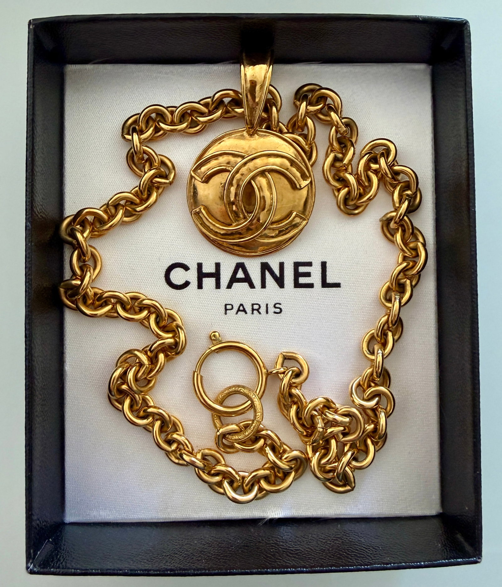 Chanel 1994 Spring Collection CC Logo Medallion Necklace in Gold Plate - 2