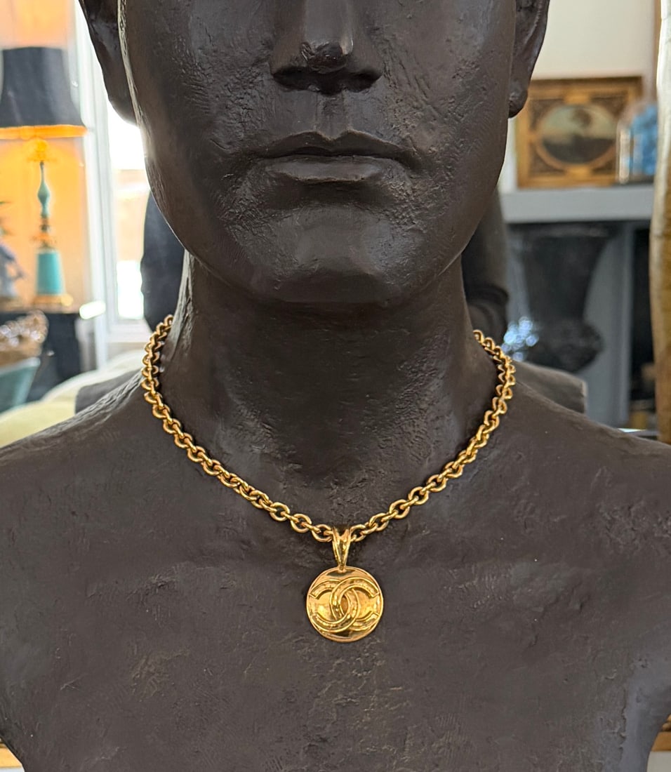 Chanel 1994 Spring Collection CC Logo Medallion Necklace in Gold Plate - 3
