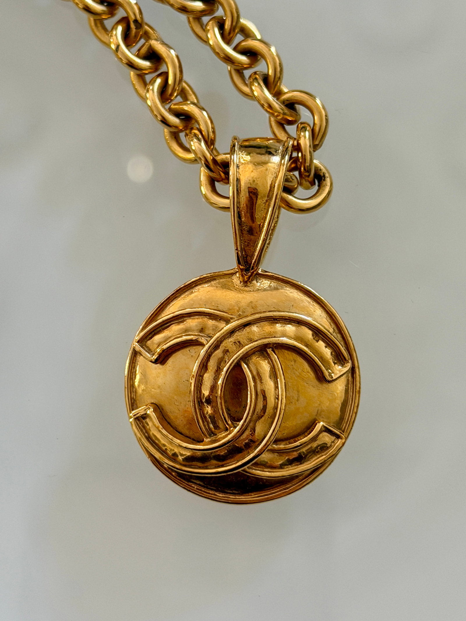Chanel 1994 Spring Collection CC Logo Medallion Necklace in Gold Plate - 4